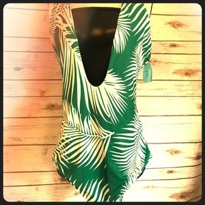 Cupshe one piece XXL more like a large ..🌴🌞